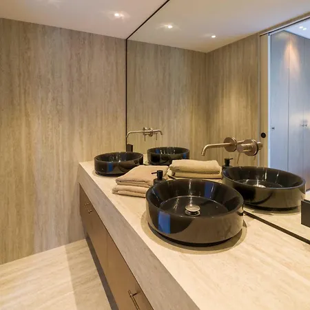 High-end With Spacious Terrace * וילפראנש-סור-מר