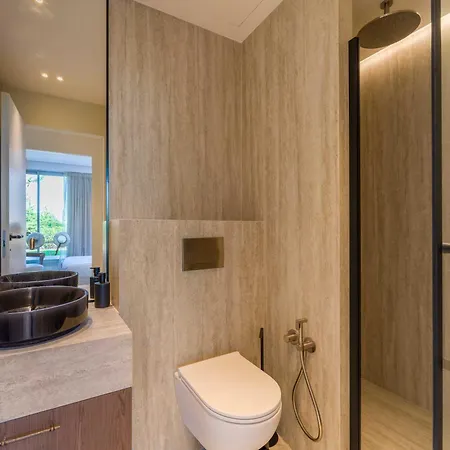 High-end With Spacious Terrace *